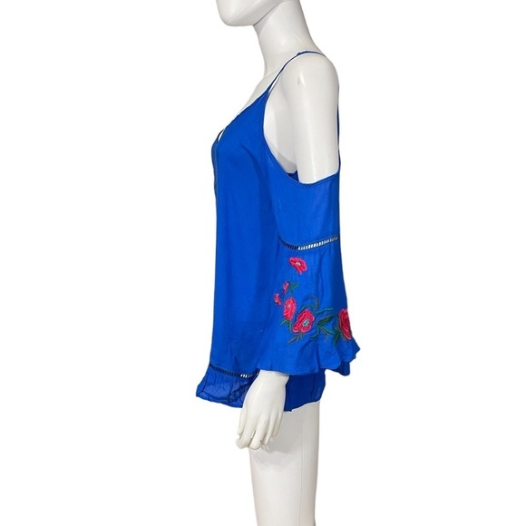 Umgee Blue Cold Shoulder Floral Embroidered Top
New - Picture 3 of 8